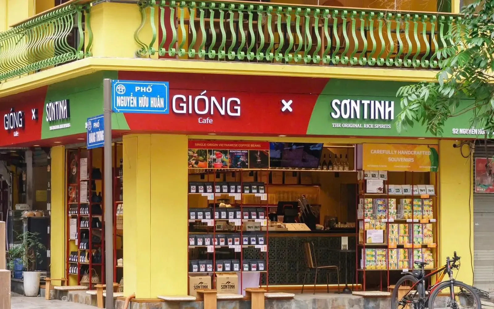 Không gian Gióng Hàng Thùng
